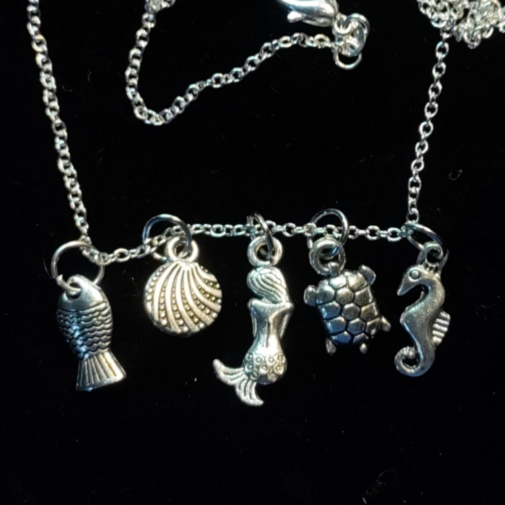 NEW Silver Aquatic Charm Necklace Set - Picture 9 of 9